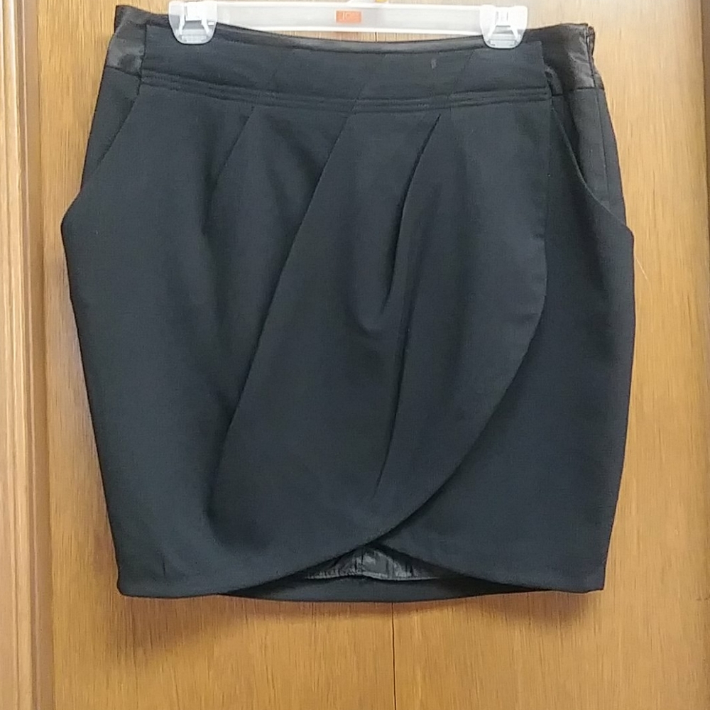 🆕2tone black skirt with satin waist